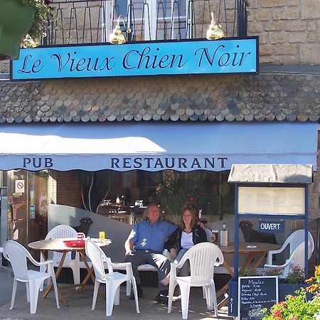 Le Vieux Chien Noir Hotell Évran Exteriör bild